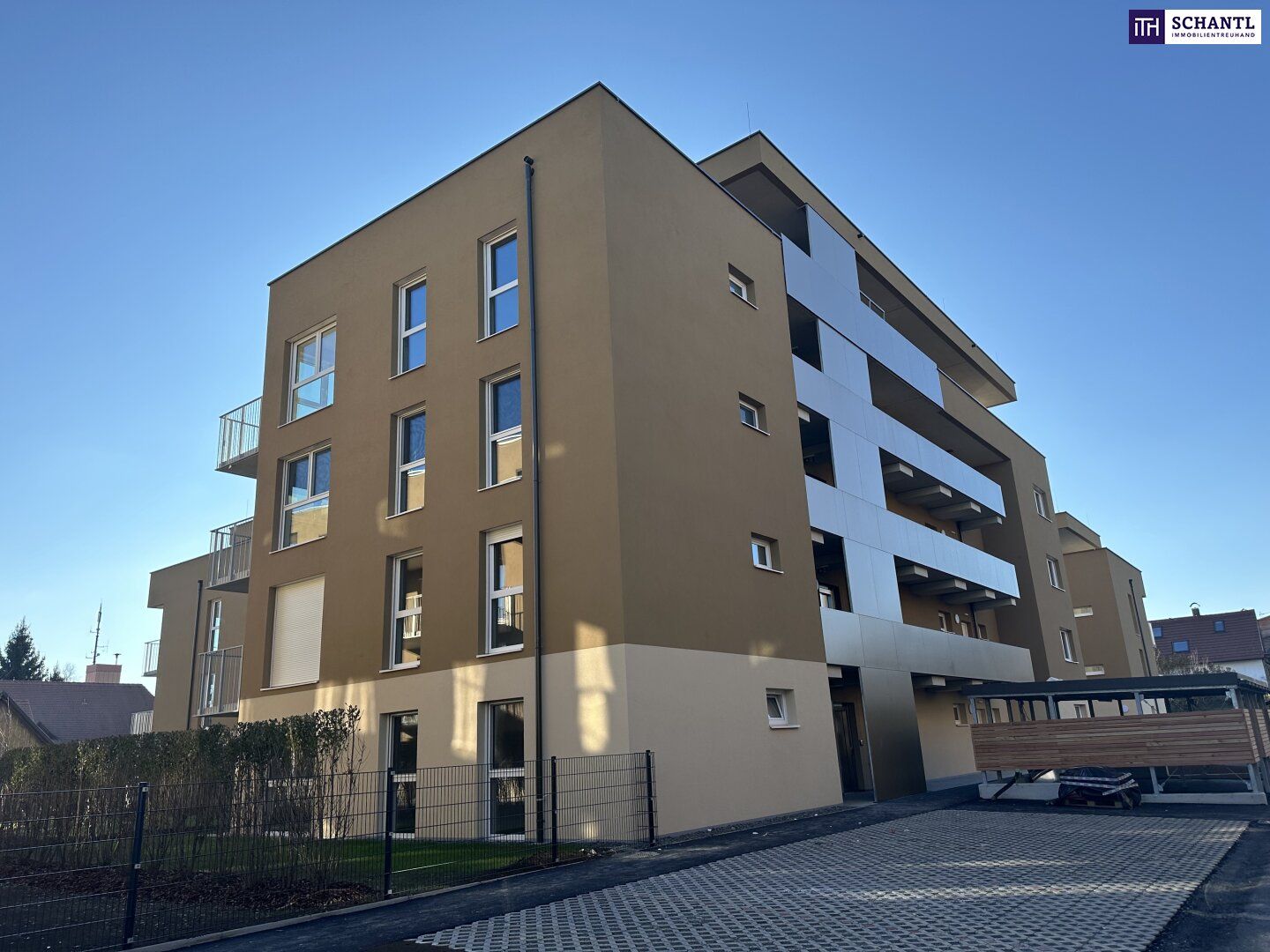 Traumhafte Erstbezugswohnung mit großem Balkon, hochwertiger Tischlerküche und Tiefgaragenplatz - Koffer auspacken und das Leben genießen!