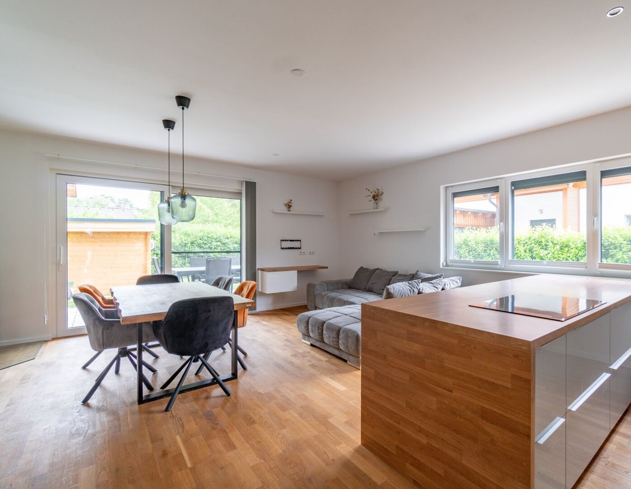 Neues Traumhaus in idyllischer Lage im Grünen