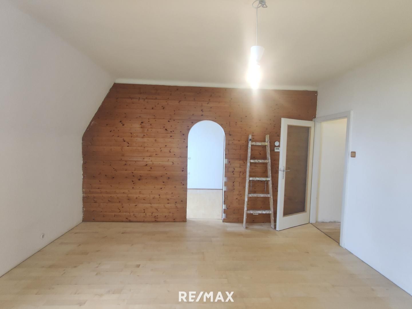 Sanierungshit | Fix & Flip | Anlegerwohnung | 3 Zimmer 70m² Dachgeschoss mit Lift | Parkblick | geringe Betriebskosten