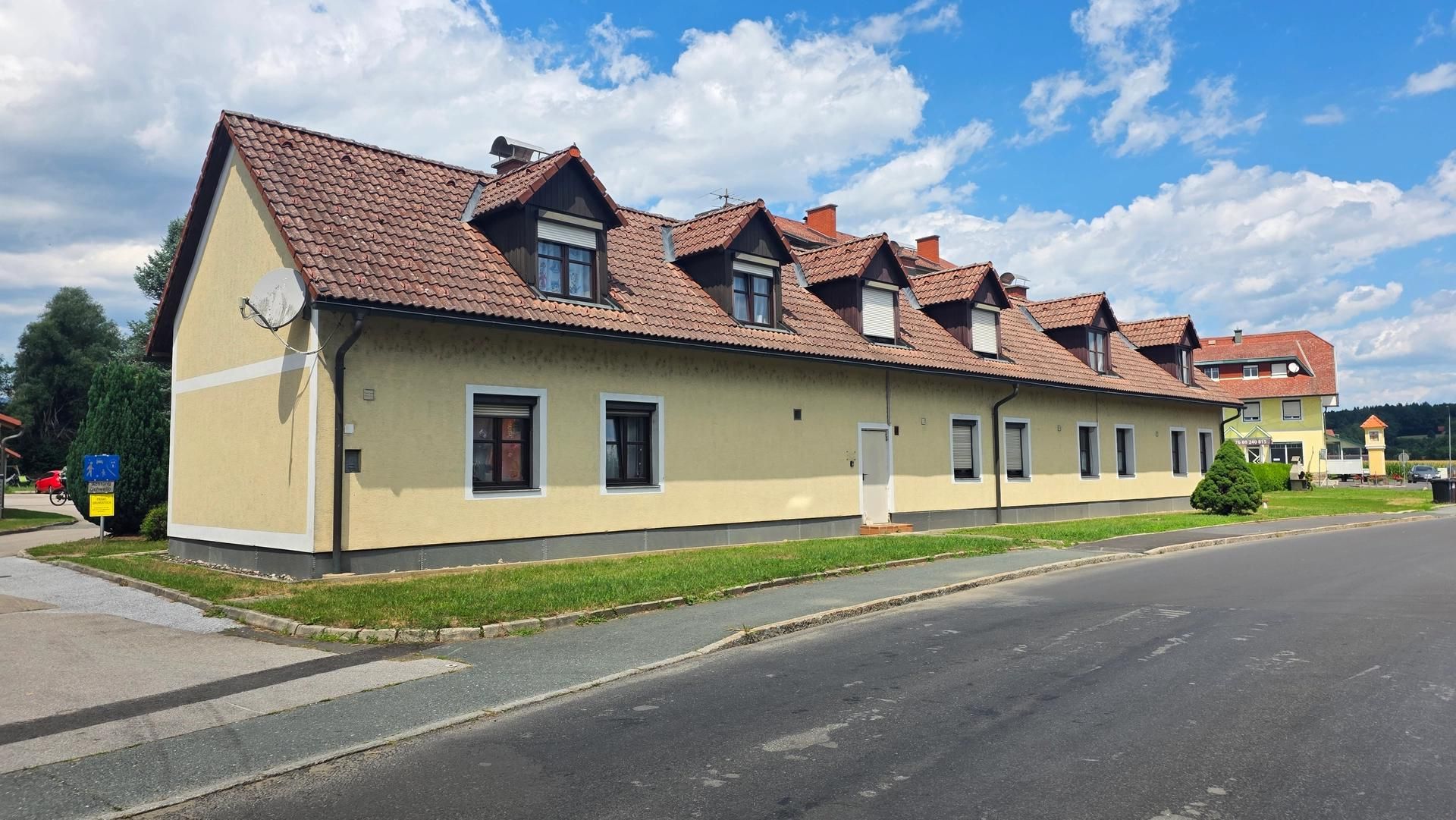 MEHRPARTEIENHAUS MIT ENTWICKLUNGSPOTENZIAL (Provisionsfrei) - Ansicht 3
