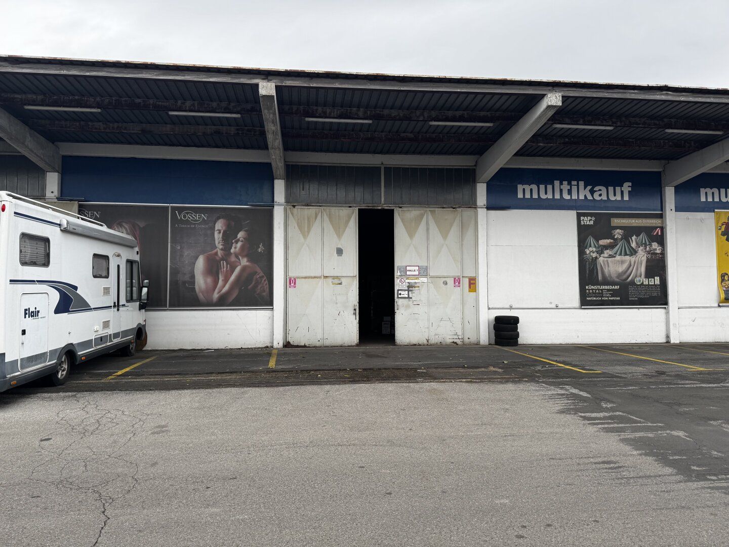 Moderne Halle mit 4 m Höhe und LKW-Zufahrt - ca. 355,5 m² im 21. Bezirk. Flexibel Nutzbar - Mehr