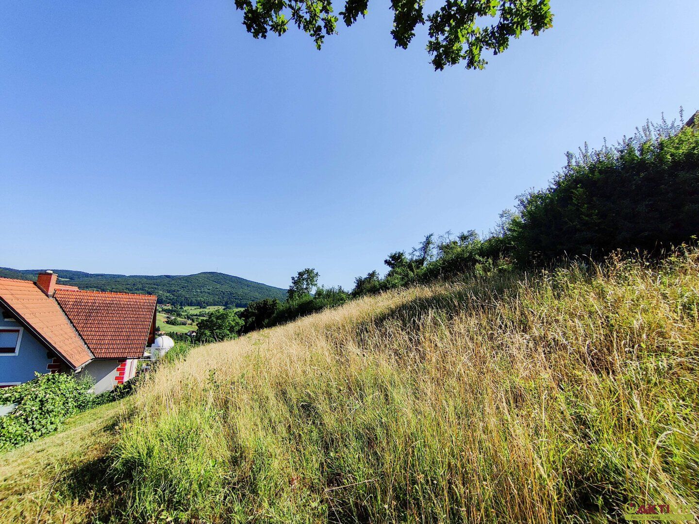 Attraktiver Baugrund mit 1.860 m² Bauland und Projekt für Mehrfamilienhaus. - Ansicht 2