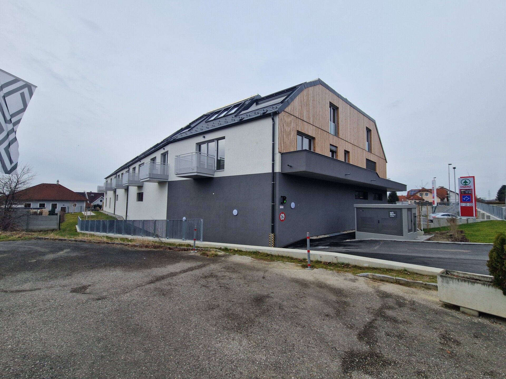 TOLLE BALKONWOHNUNG MIT MORGENSONNE - PROVISIONSFREI - ÜBERGABE ERFOLGT BEZIEHBAR UND SCHLÜSSELFERTIG INKL. BAD UND OPTIONAL MIT TIEFGARAGENPARKPLATZ