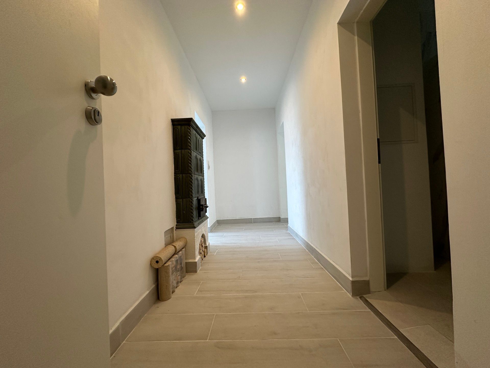Neu renovierte, sonnige Wohnung direkt neben dem Schlösslpark