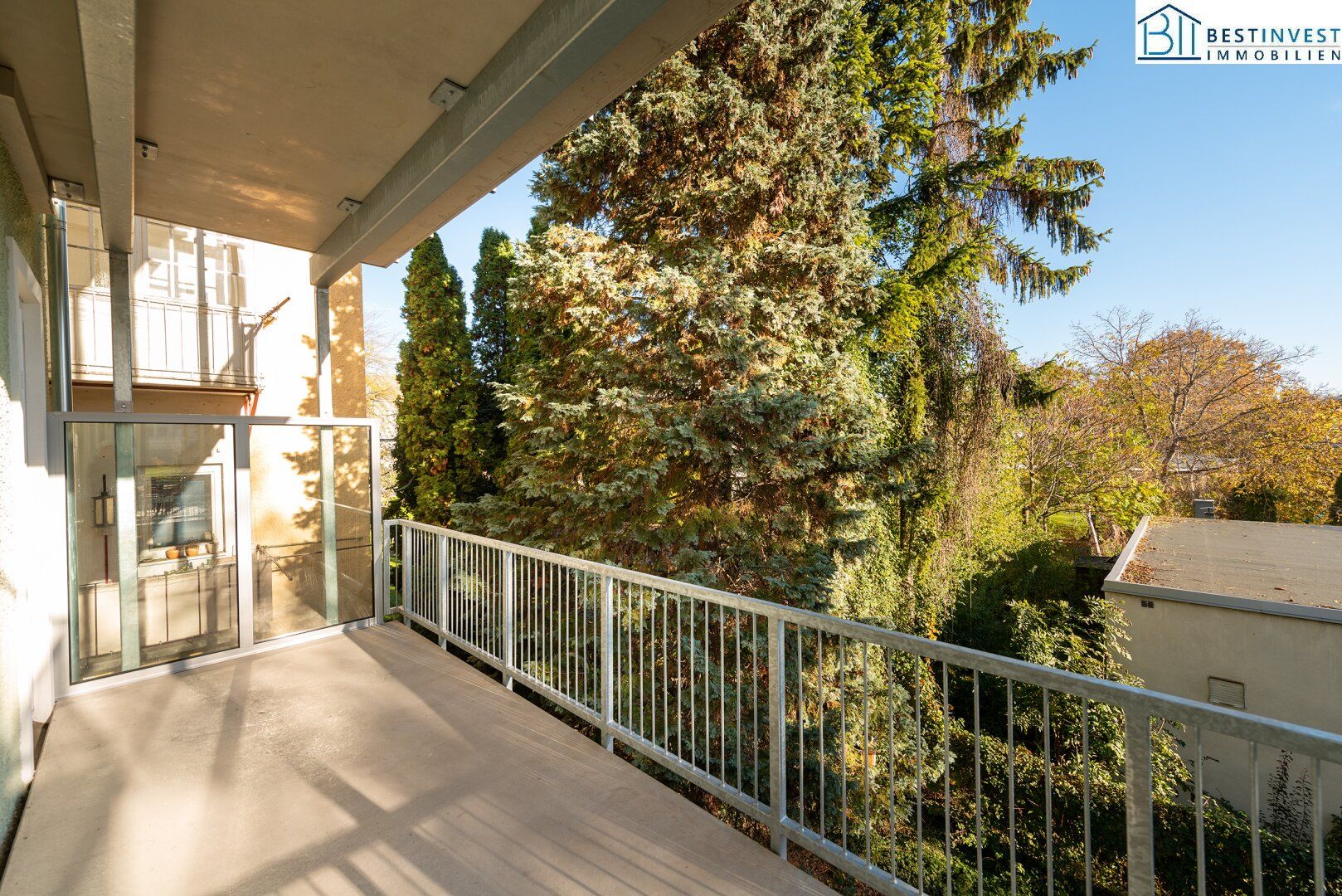 Schicke Altbauwohnung mit Terrasse, 3er WG geeignet