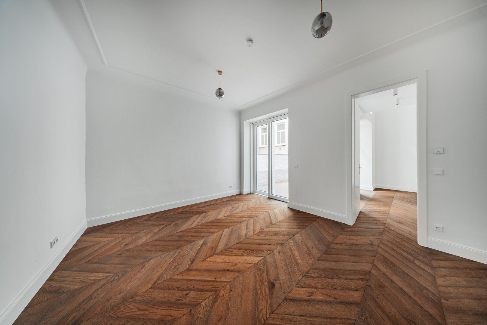 Hofseitiger Erstbezug mit großer Terrasse nächst Donaukanal und Servitenviertel