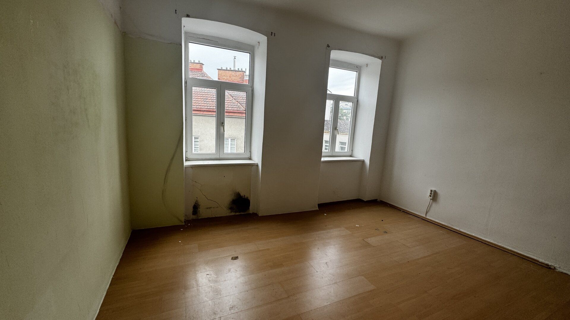 Schnäppchen!!! SANIERUNGSBEDÜRFTIGE 2 ZIMMER WOHNUNG!! ++ ALTBAU ++ JETZT nur um 129.000€ ++ Top Lage! ++ Zuschlagen bevor es zu spät ist! ++