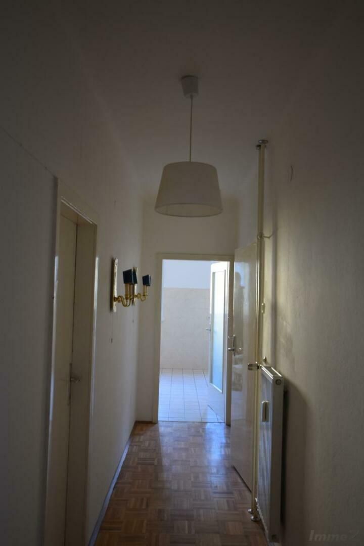 2-Zimmer-Wohnung mit kleiner Loggia, Bezirk St. Leonhard