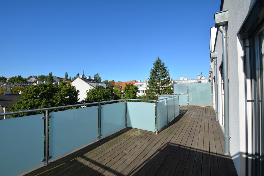 Schöne Terrassenwohnung mit Pool und Wellness bereich