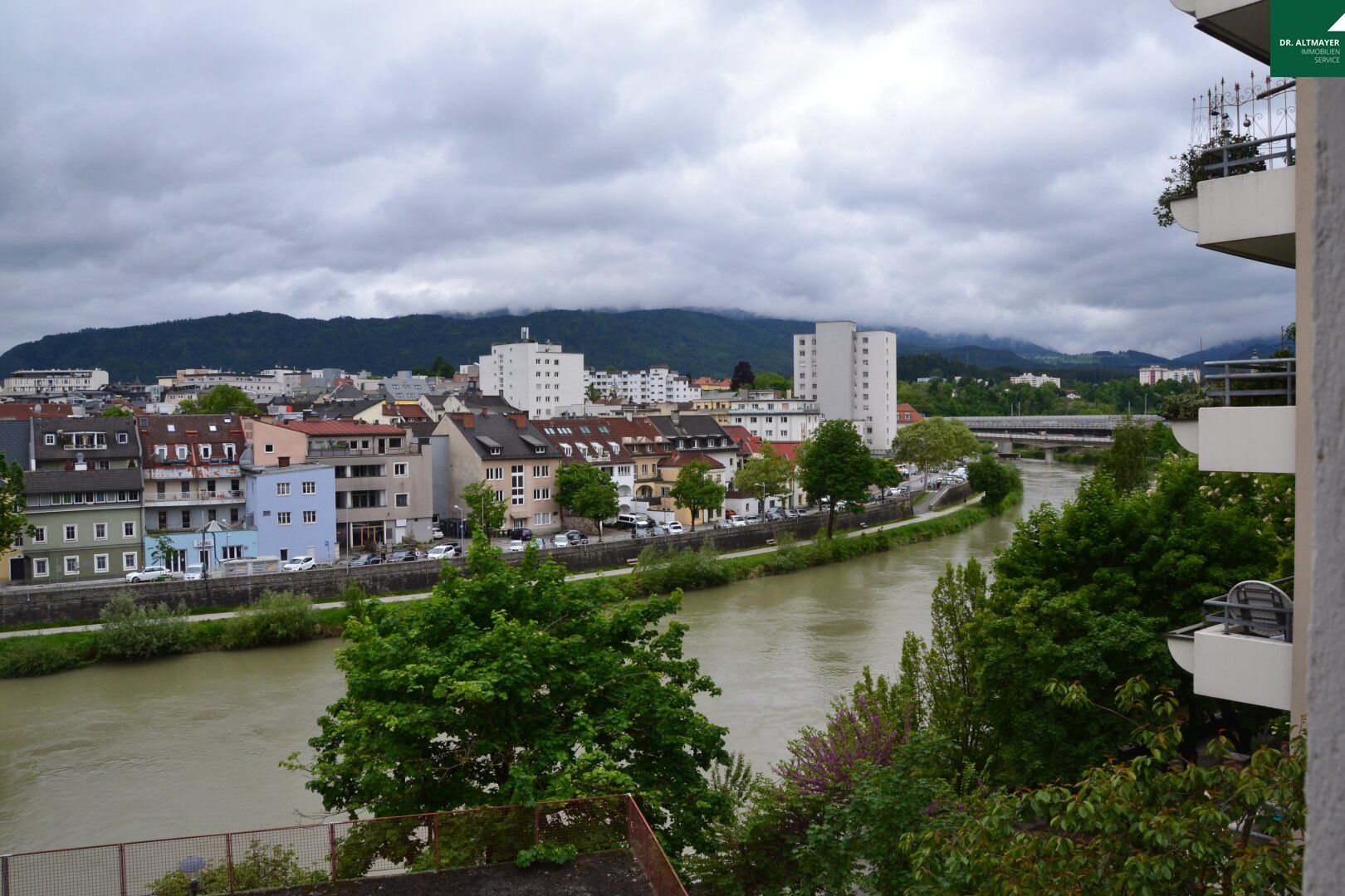 Wohnung mit herrlicher Aussicht auf die Stadt, die Drau und die Berge - Mitten in Villach !