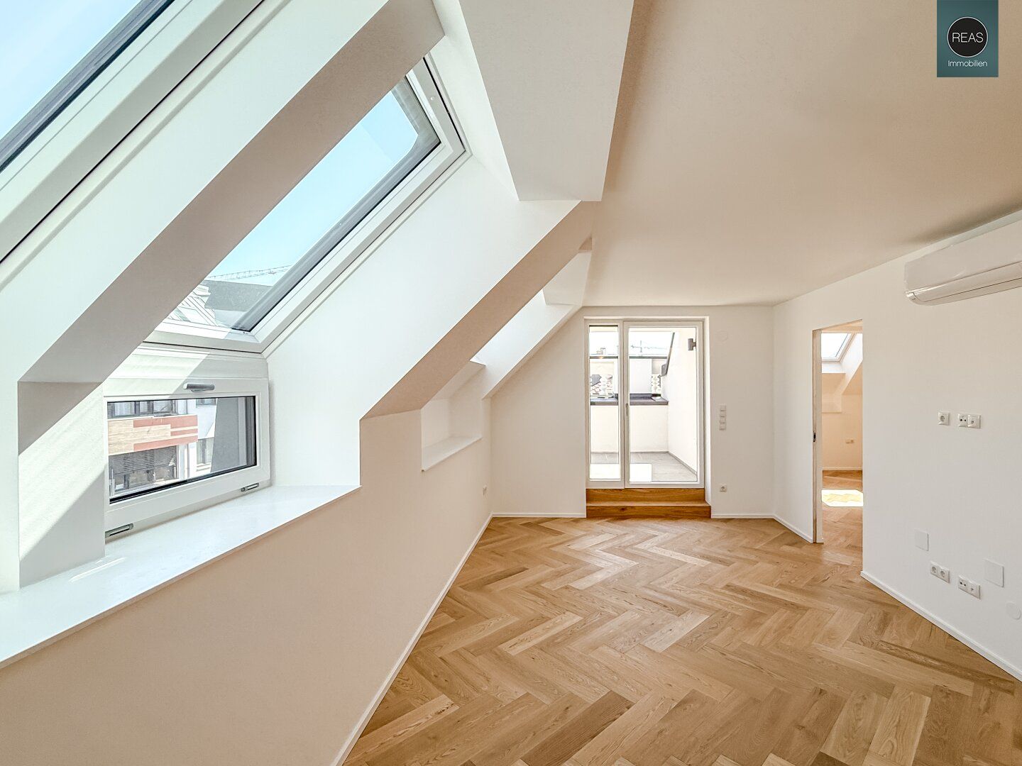 Elevate 1090 - Erstbezug: Luxus Dachgeschoss - Wohnung (klimatisiert) mit Terrasse nahe U6 Alser Straße, AKH!