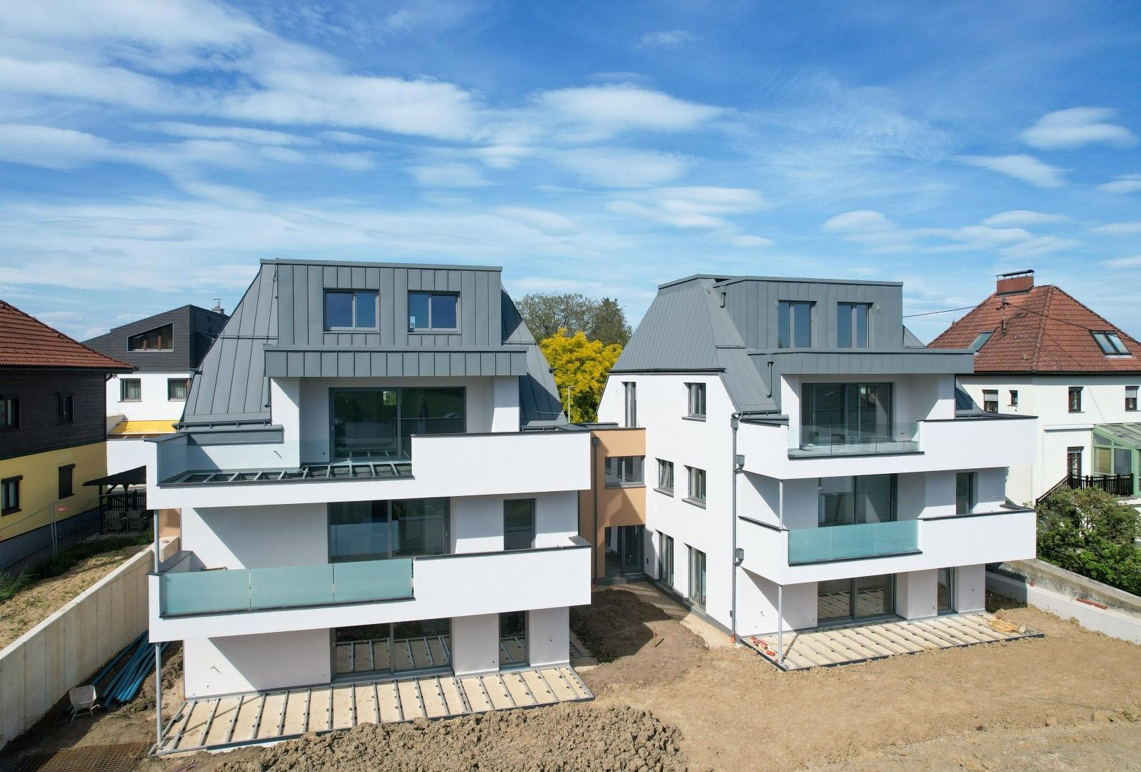 LINZ / FROSCHBERG: RASCHER BAUFORTSCHRITT GARTEN-EIGENTUMSWOHNUNG ca. 118,17 m² Wohnfläche, 4 Zimmer + Terrasse / Eigengarten,inkl. Carportstellplatz