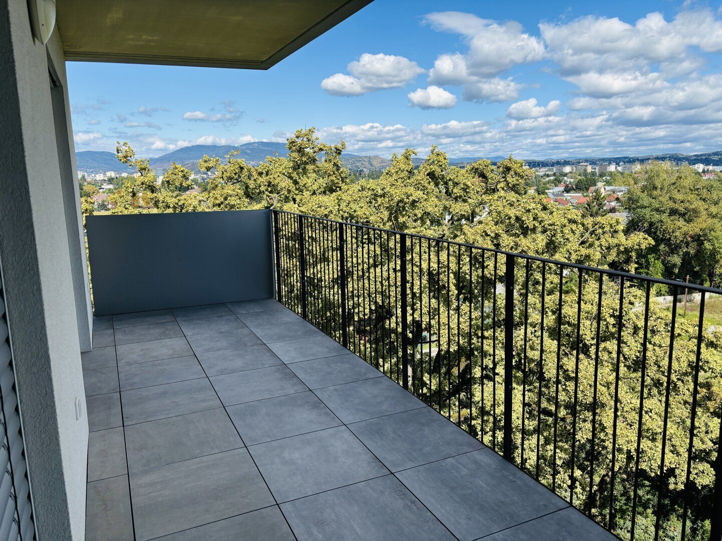 Neuwertige Terrassenwohnung in Graz: 4 Zimmer, Balkon, 2 Bäder/Sauna - Ihr neues Zuhause!
