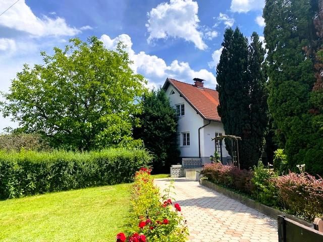 Solides Einfamilienhaus, herrlicher Garten!
