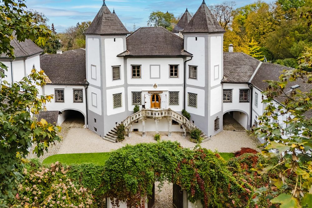 RENAISSANCETRAUM IM SALZKAMMERGUT Wohnschloss mit Charme und Historie
