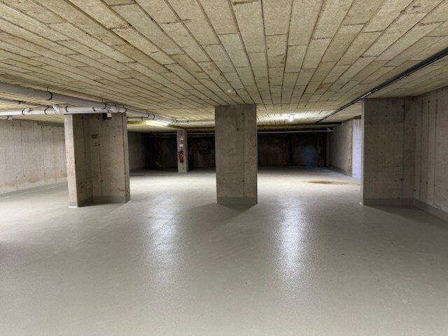 Neuwertige Tiefgarage - 2 Stellplätze in Ebelsberg zu vermieten! - Ansicht 2