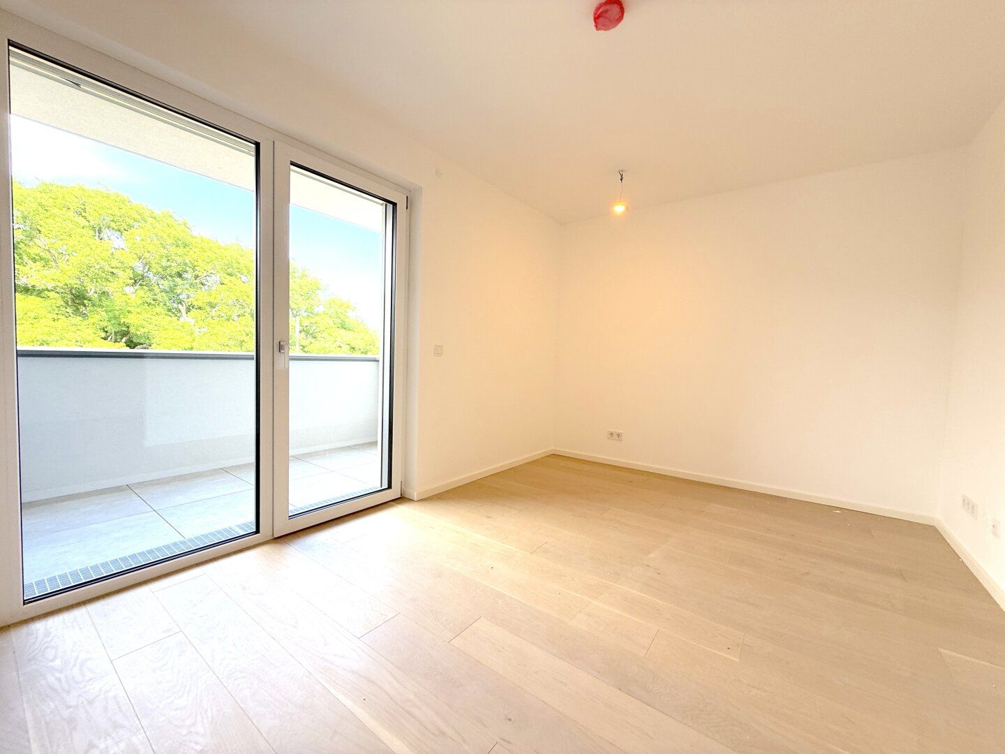 EHK 100 | 2 Zi Balkonwohnung in belebter Lage