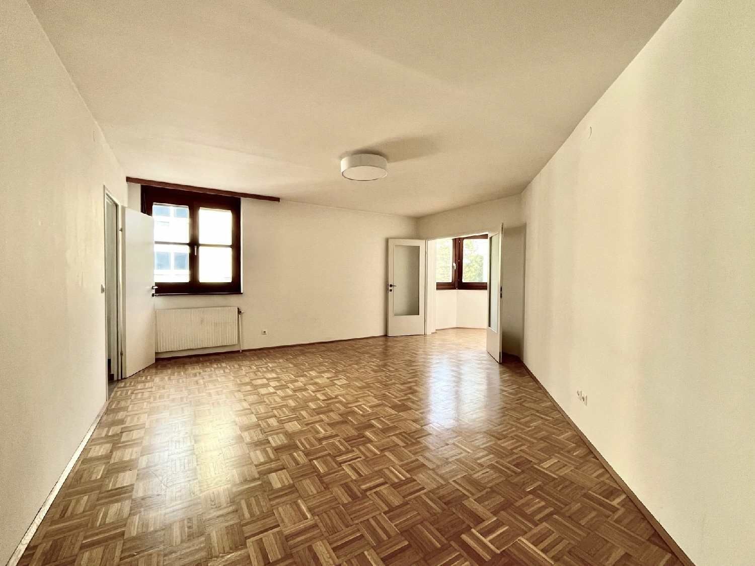 Helle 2 Zimmer Erkerwohnung am Schubertpark