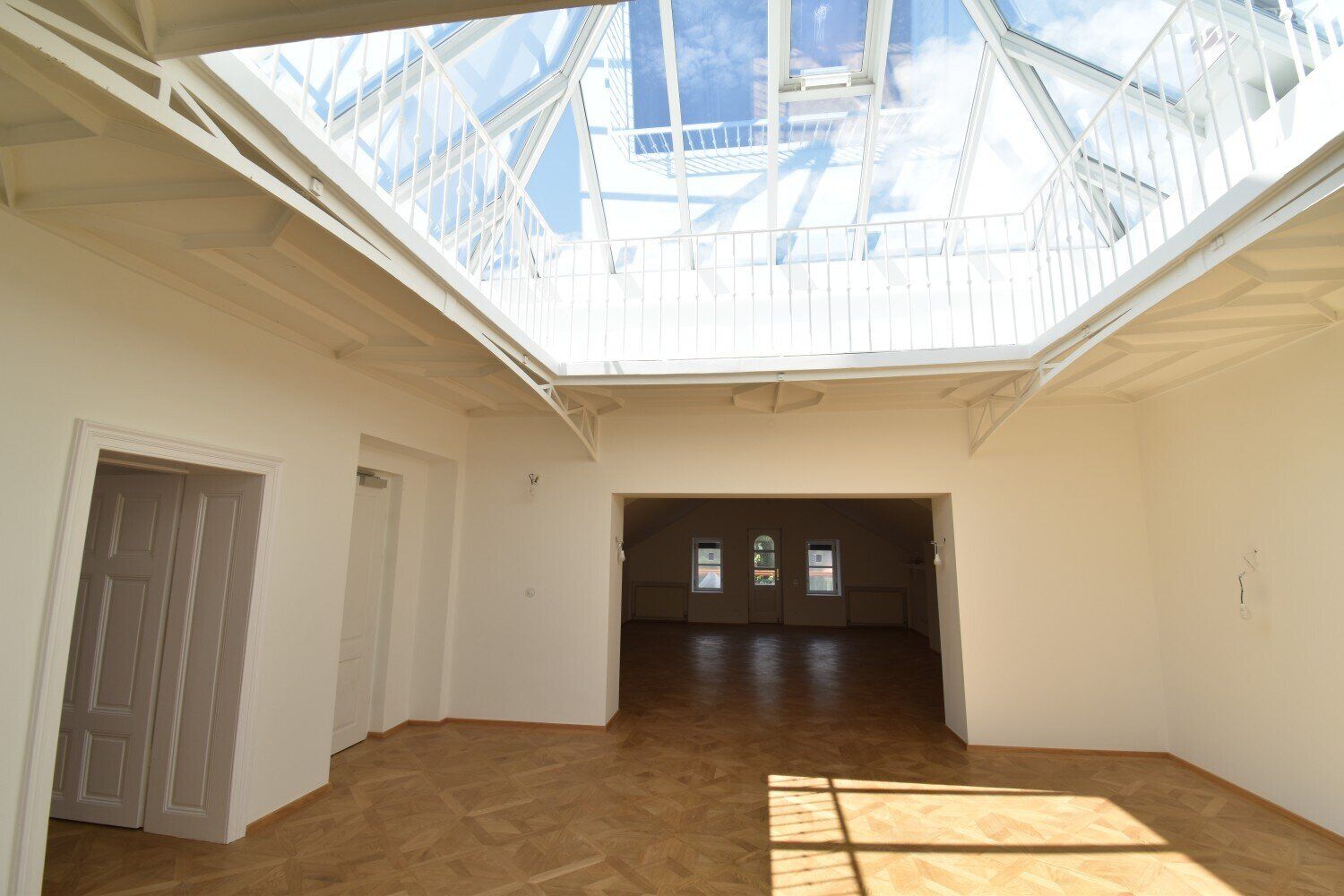 230m² Büro im Dachgschoss in der Rosenvilla! - Ansicht 4