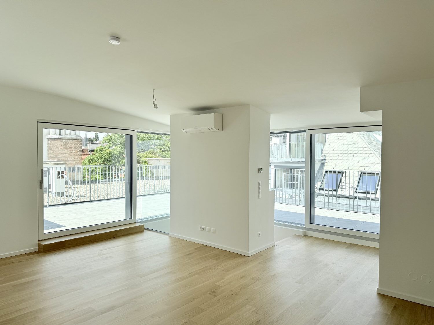 Eleganz trifft Lage - Neubau-Dachgeschosswohnung in Toplage