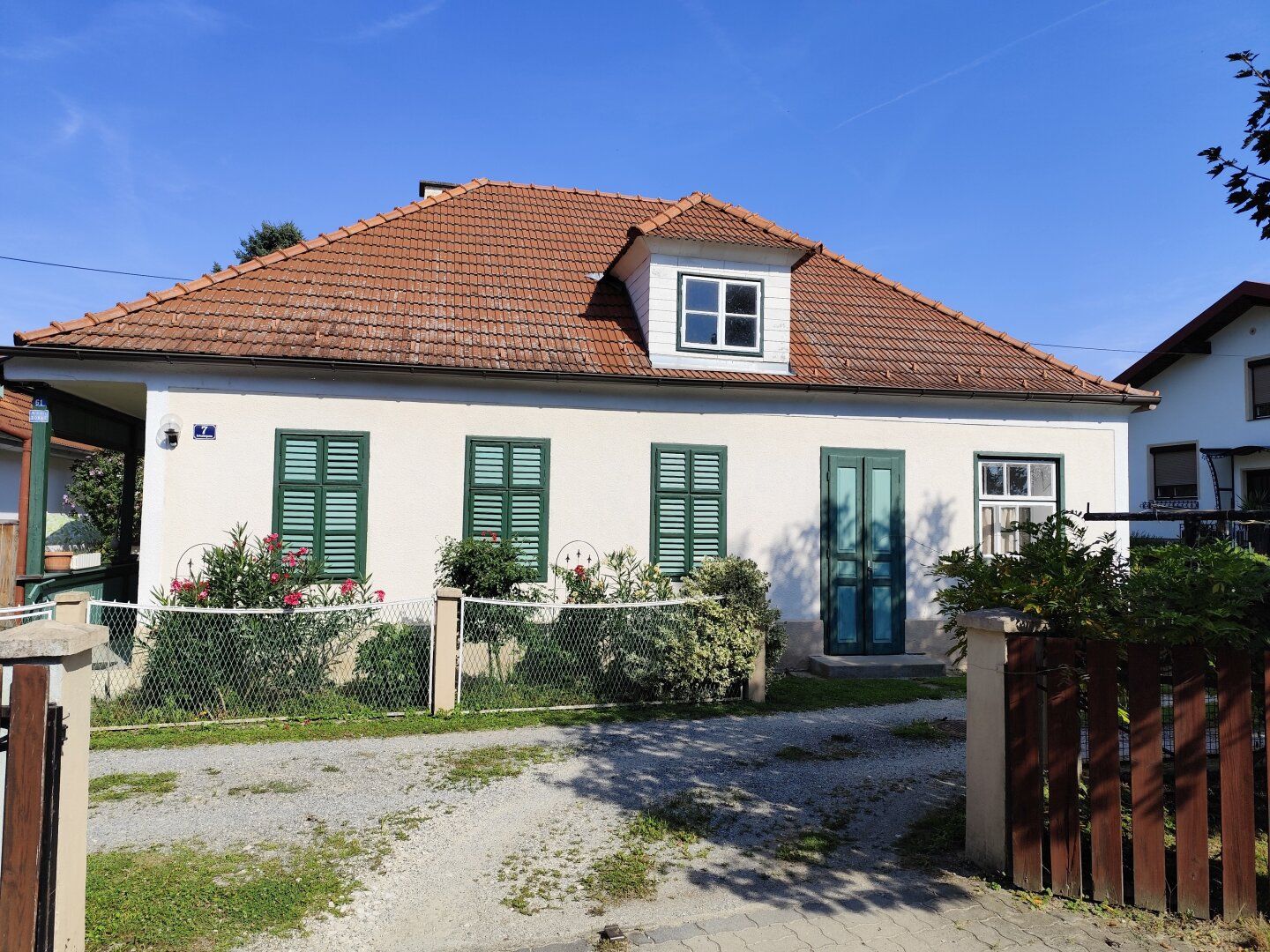 Wohnhaus mit Obstgarten und Wirtschaftsgebäude in ruhiger Lage Nähe Oberwart