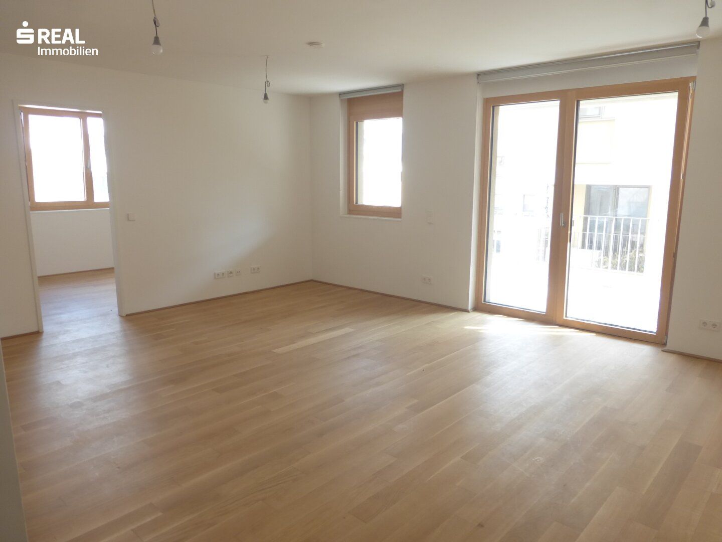 Provisionsfrei - 10 m² sonniger Balkon! - 31 m² Wohnküche - 2 Schlafzimmer - Ab sofort beziehbar!