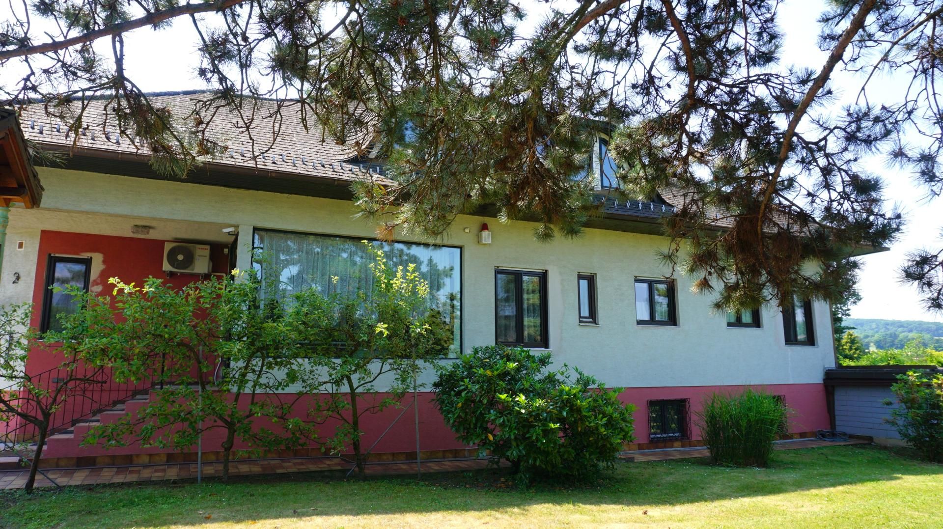 Großzügiges Familienhaus mit Wellnessbereich, Wintergarten & idyllischem Garten nahe Tulln