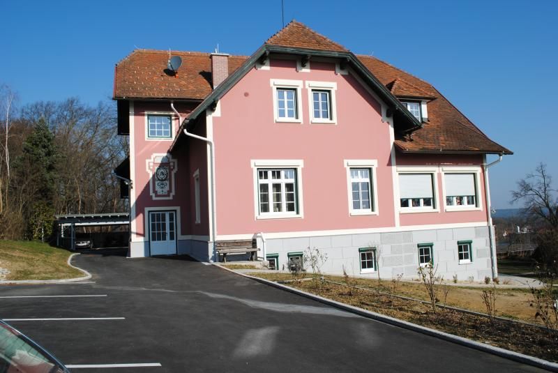 Wohnen in einer Altbauvilla: Schöne Mietwohnung (85m²) in ruhiger, zentraler Lage in Fürstenfeld!