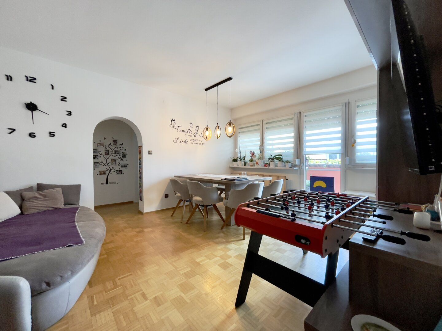 Renoviertes Wohngefühl mit Loggia!