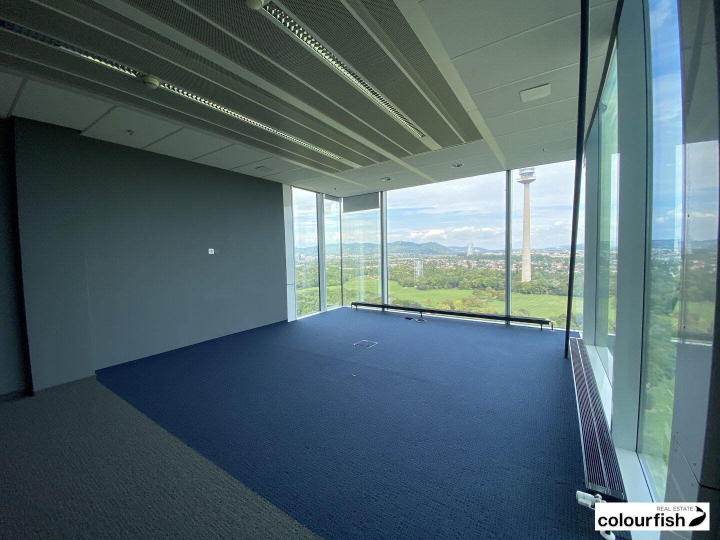 Attraktive Büroflächen im Saturn Tower mit Balkon - Ansicht 3