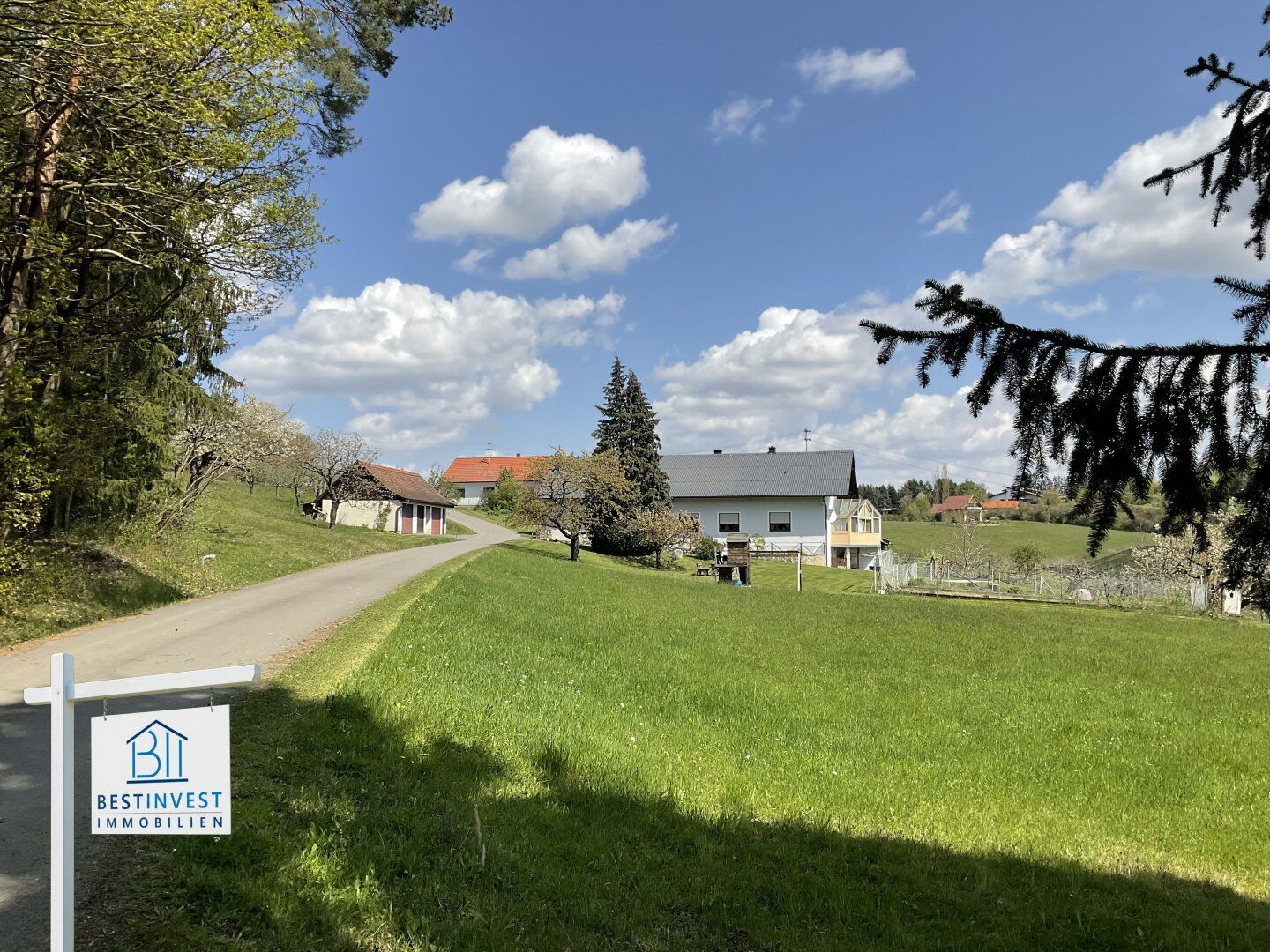 House, 223 m², land 42514 m²