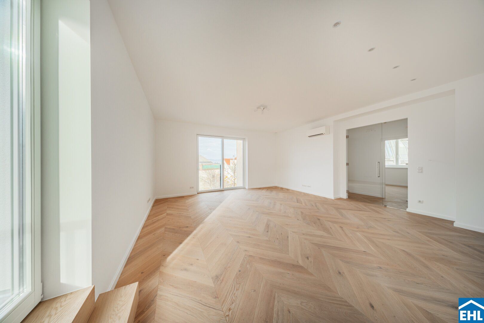 Exklusives Dachgeschossjuwel nahe Alois-Drasche-Park - Erstbezug mit großzügiger Terrasse!