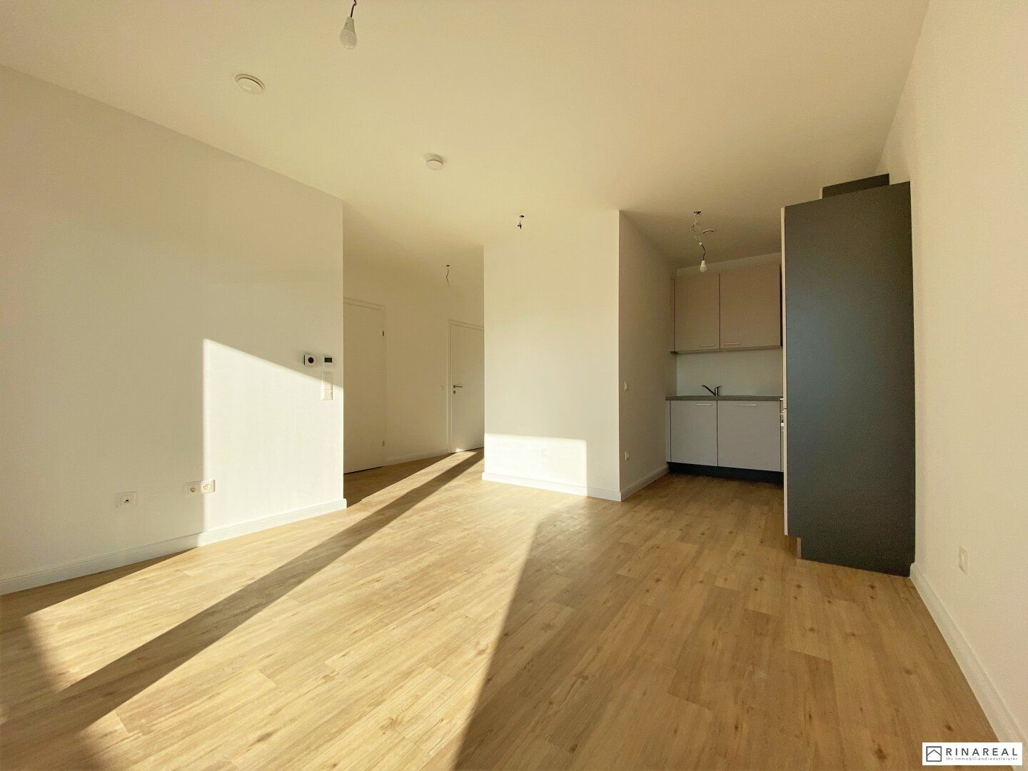 Wr. Neustädter Straße | Gut geschnittene 2 Zimmer Neubauwohnung | Loggia | Einbauküche | inkl. PKW Stellplatz – pohled 3