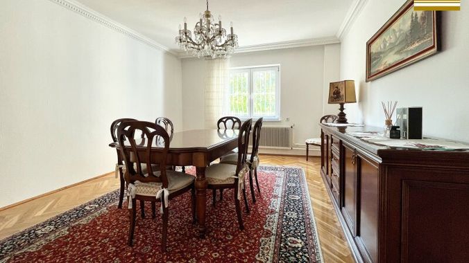EG: Esszimmer 21 m² mit Blick in den Garten