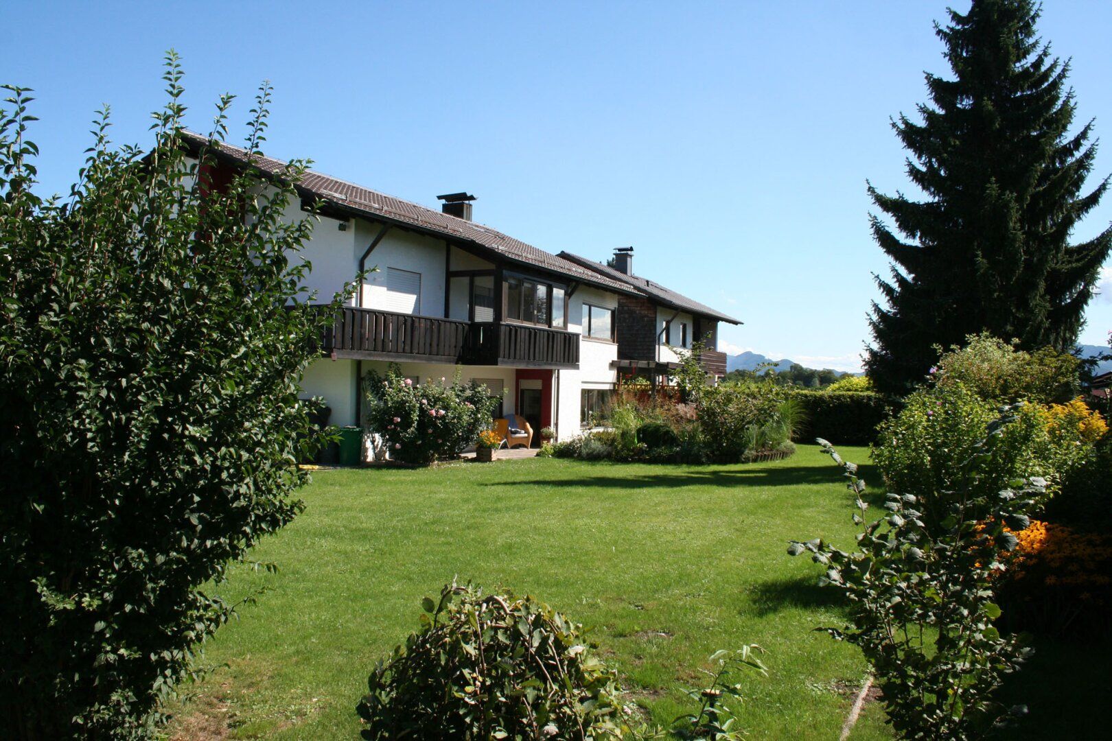 Mehrfamilienhaus im grenznahen Ainring