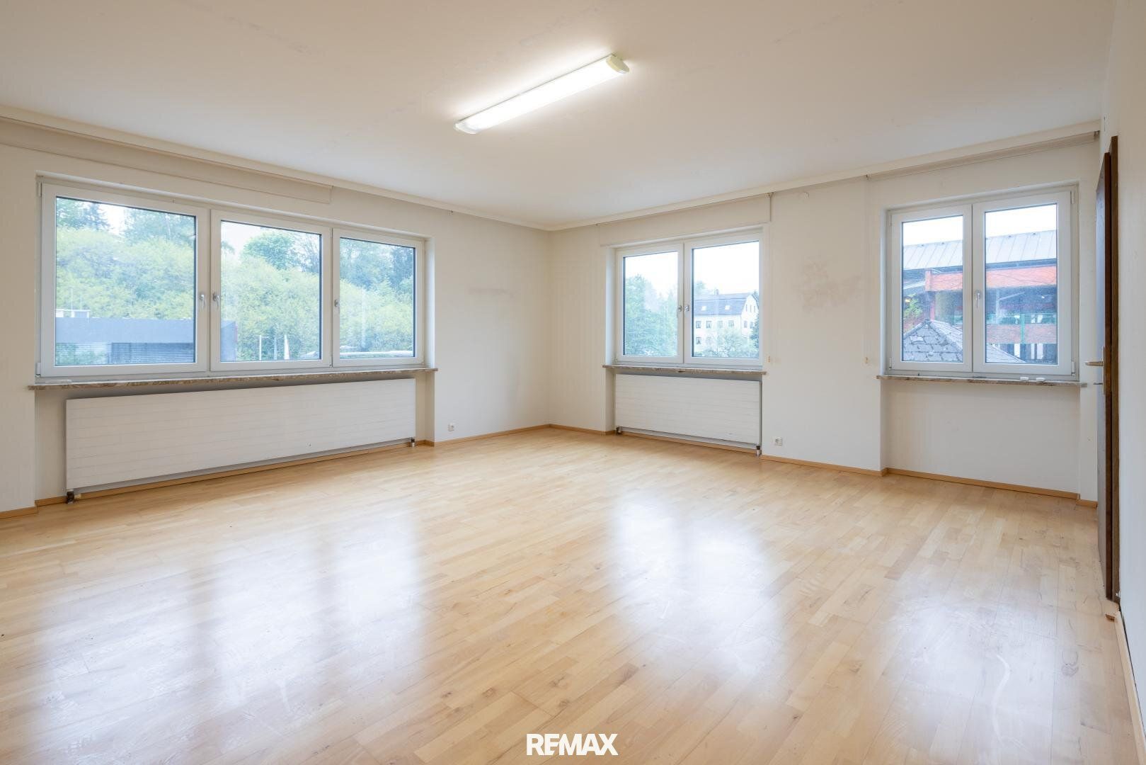 Vielseitiges Büro im Herzen von Bad Hall - optimale Lage und großzügige Aufteilung - Ansicht 2