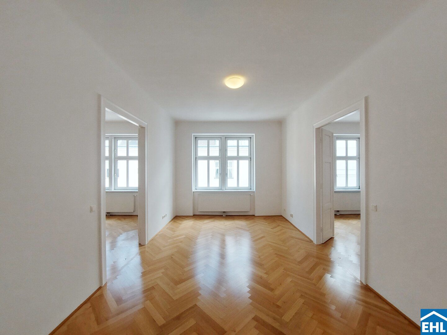 4-Zimmer Altbauwohnung direkt an der Mariahilfer Straße!