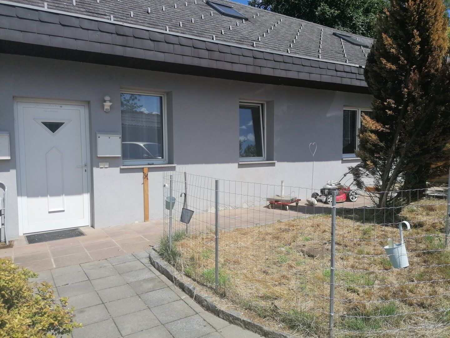 Sonnige Etagenwohnung mit Garten und Carport