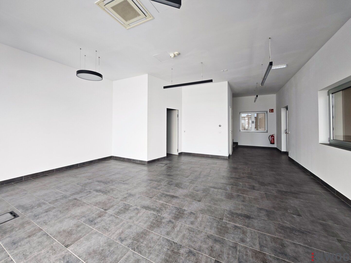 Produktionshalle mit ca. 800m² inkl. modernem Büro || Parkplätze || 3 Sektionaltore - Ansicht 4