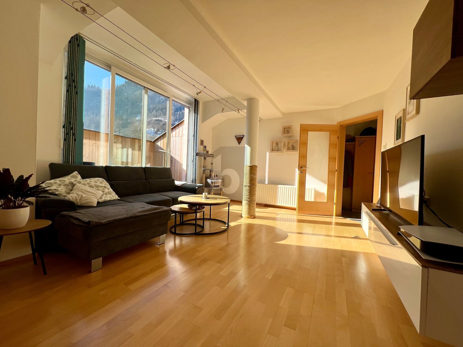 SANIERT MIT SONNIGER LOGGIA IN RUHIGER LAGE