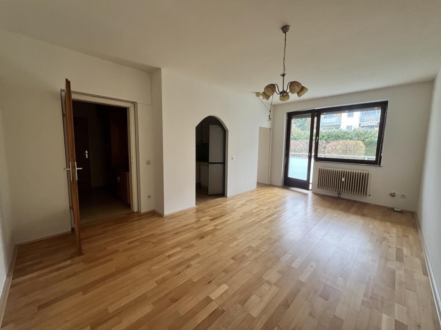 2 Zimmer mit Balkon und Küche - ab sofort beziehbar