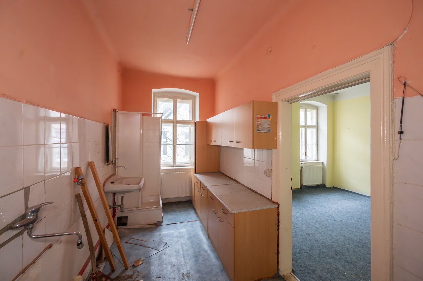 ++H7++ Sanierungsbedürftige 2-Zimmer Altbau-Wohnung, viel Potenzial!