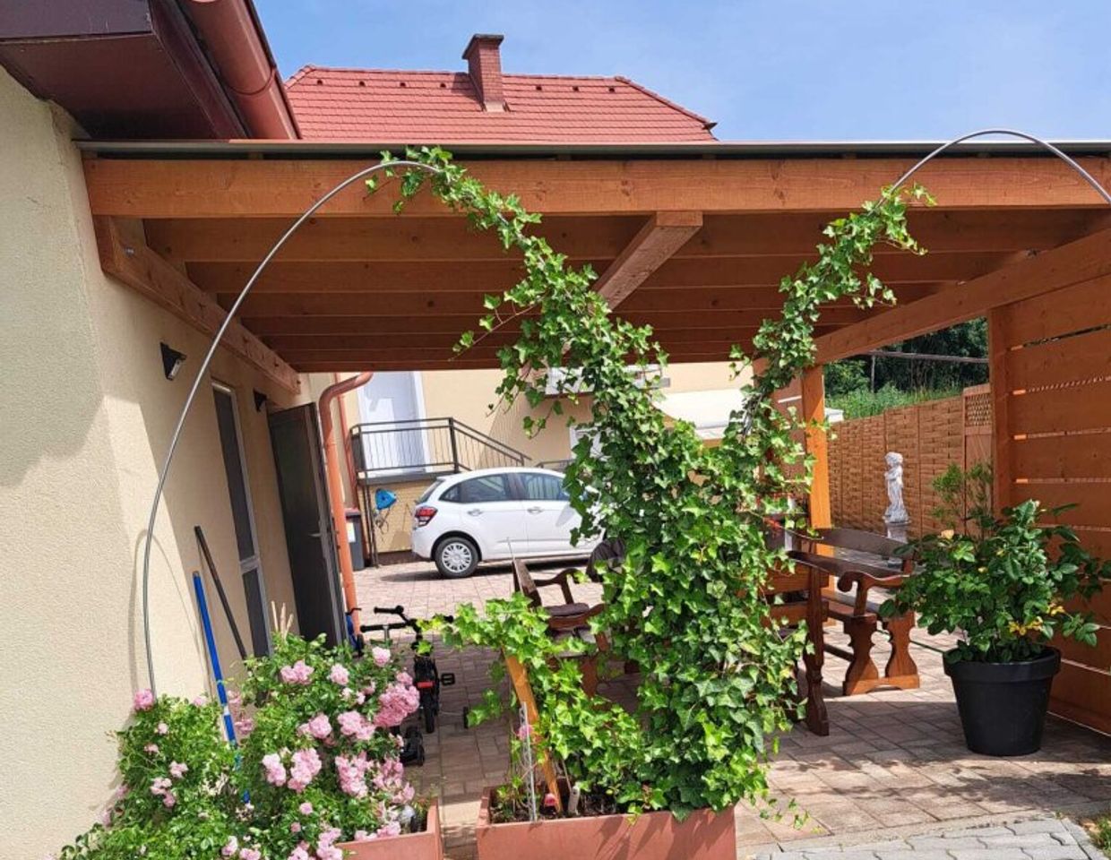 Modernes Einfamilienhaus in Güssing - vollrenoviert, mit Garten, Terrasse, Garage und Solarenergie!