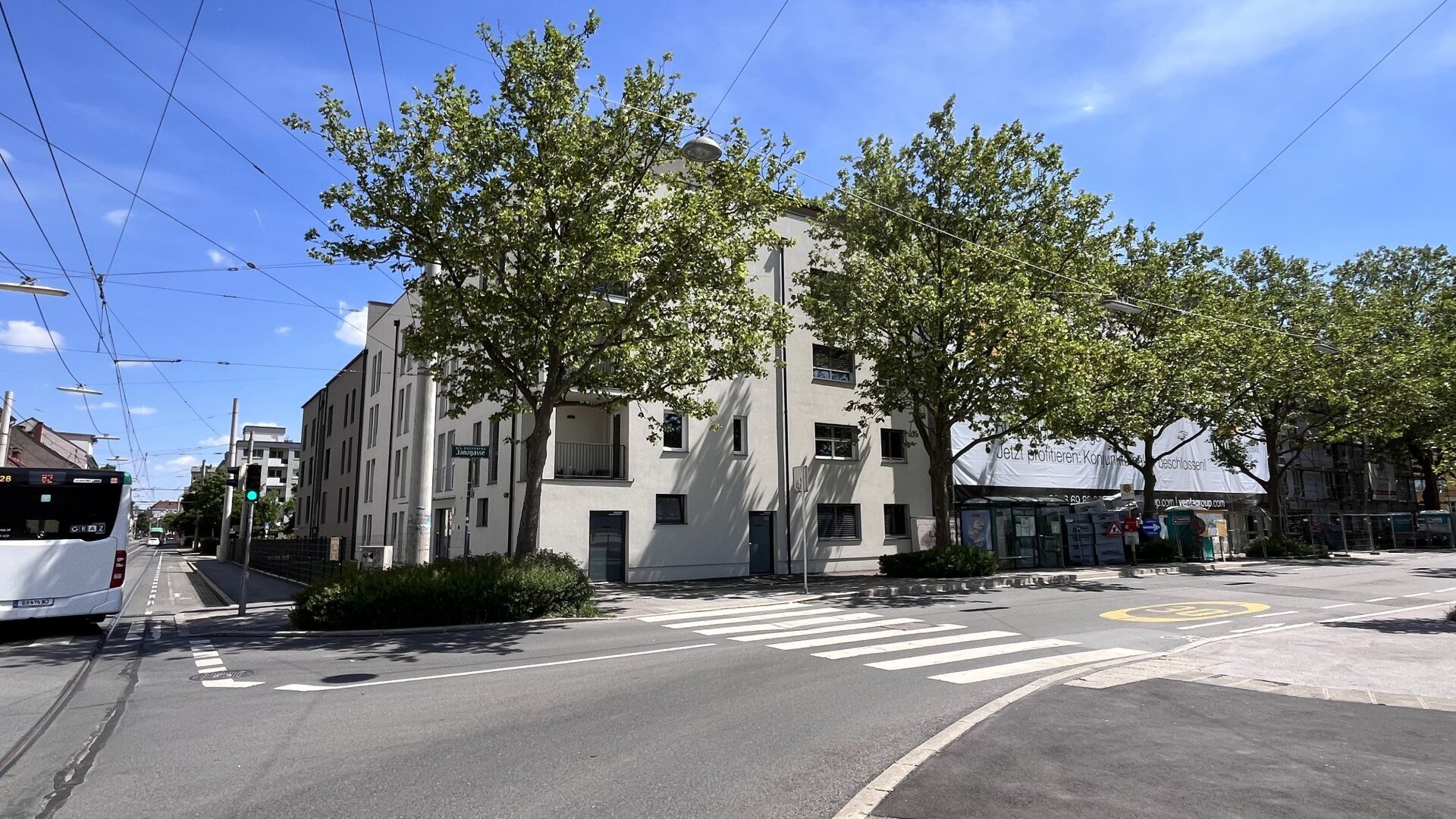 Moderne 3-Zimmer-Wohnung mit Balkon - **Erstbezug**