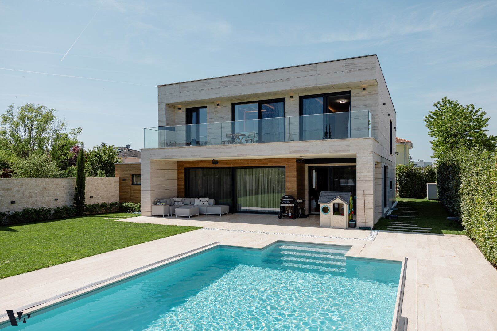 DER PURE LUXUS | DESIGNERVILLA MIT GARTEN & BEHEIZTEM POOL | VIDEO-PRÄSENTATION