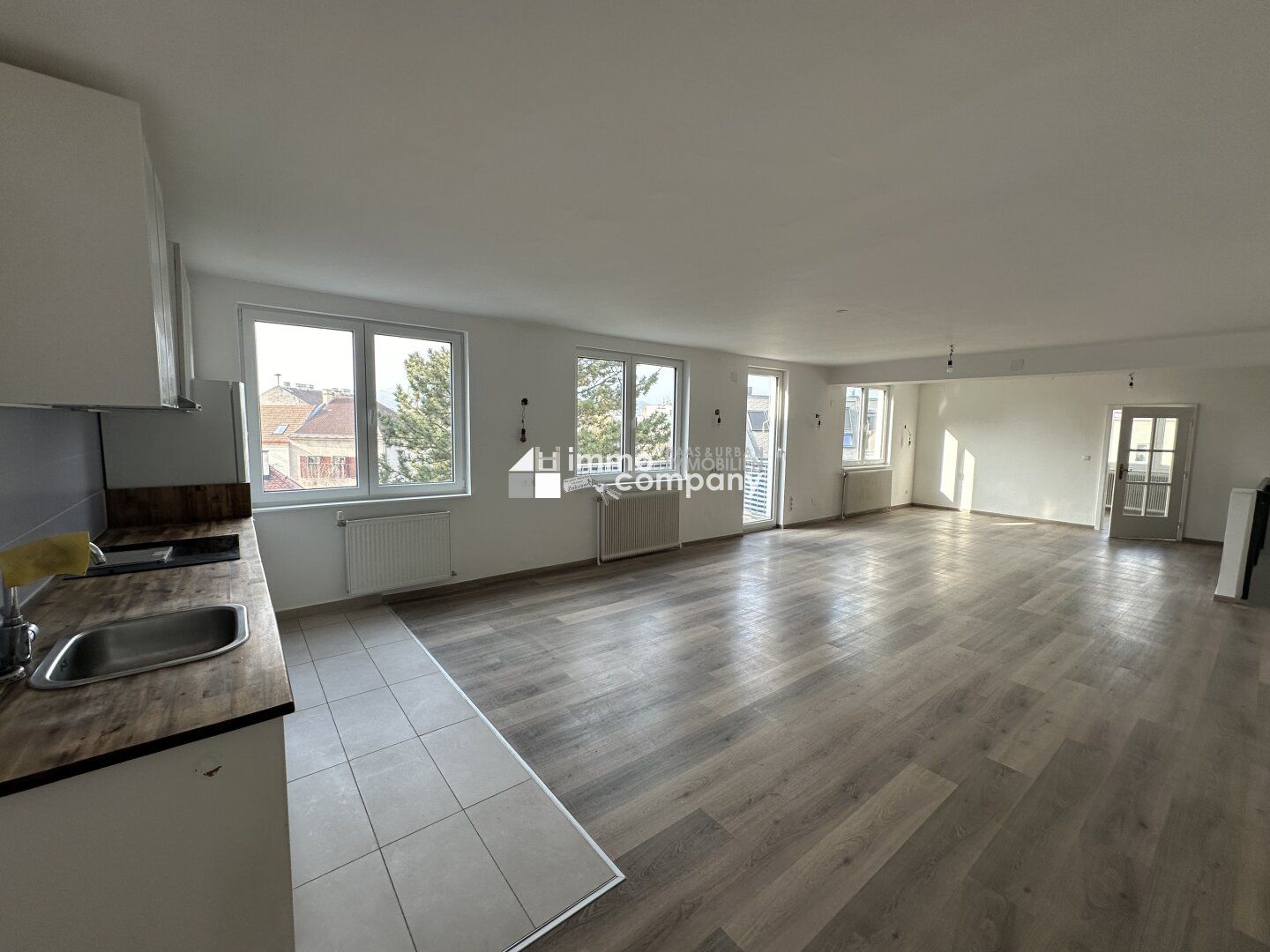 Lichtdurchflutete 3-Zimmer-Wohnung mit 130 m2 und Balkon in 1210 Wien - Ihr neues Zuhause wartet!