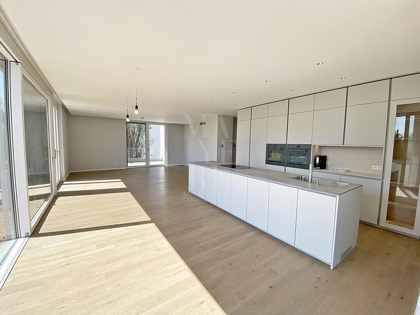 LUXURIÖSER ZWEITBEZUG - LIFT BIS IN DIE WOHNUNG - 4 TERRASSEN - DACHTERRASSE