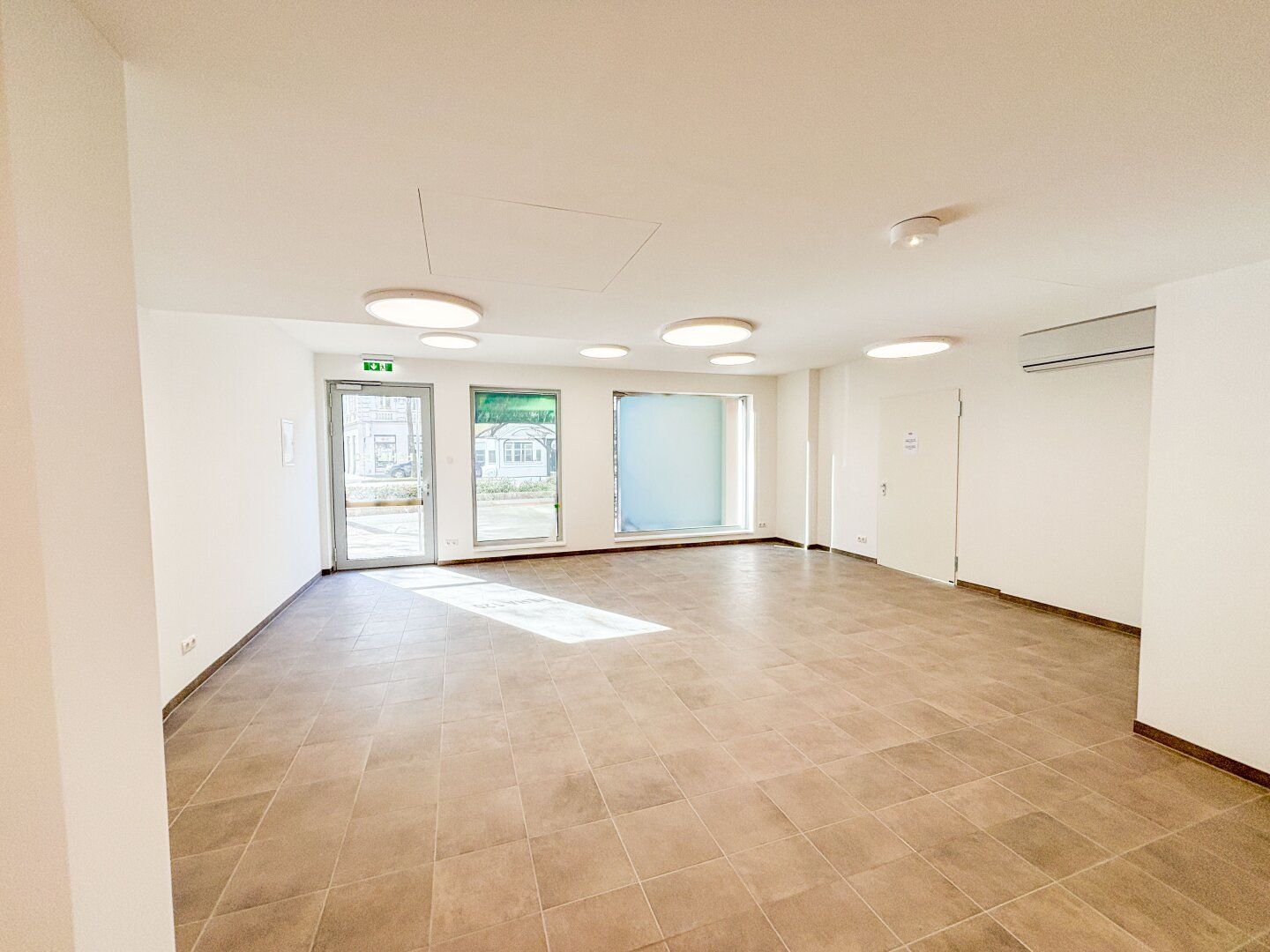 Ordination / Kinderbetreuungg / Gym / Tanzstudio / Büro / Shop etc. - unbesfristetes Geschäftslokal // Erstbezug!! - Ansicht 2