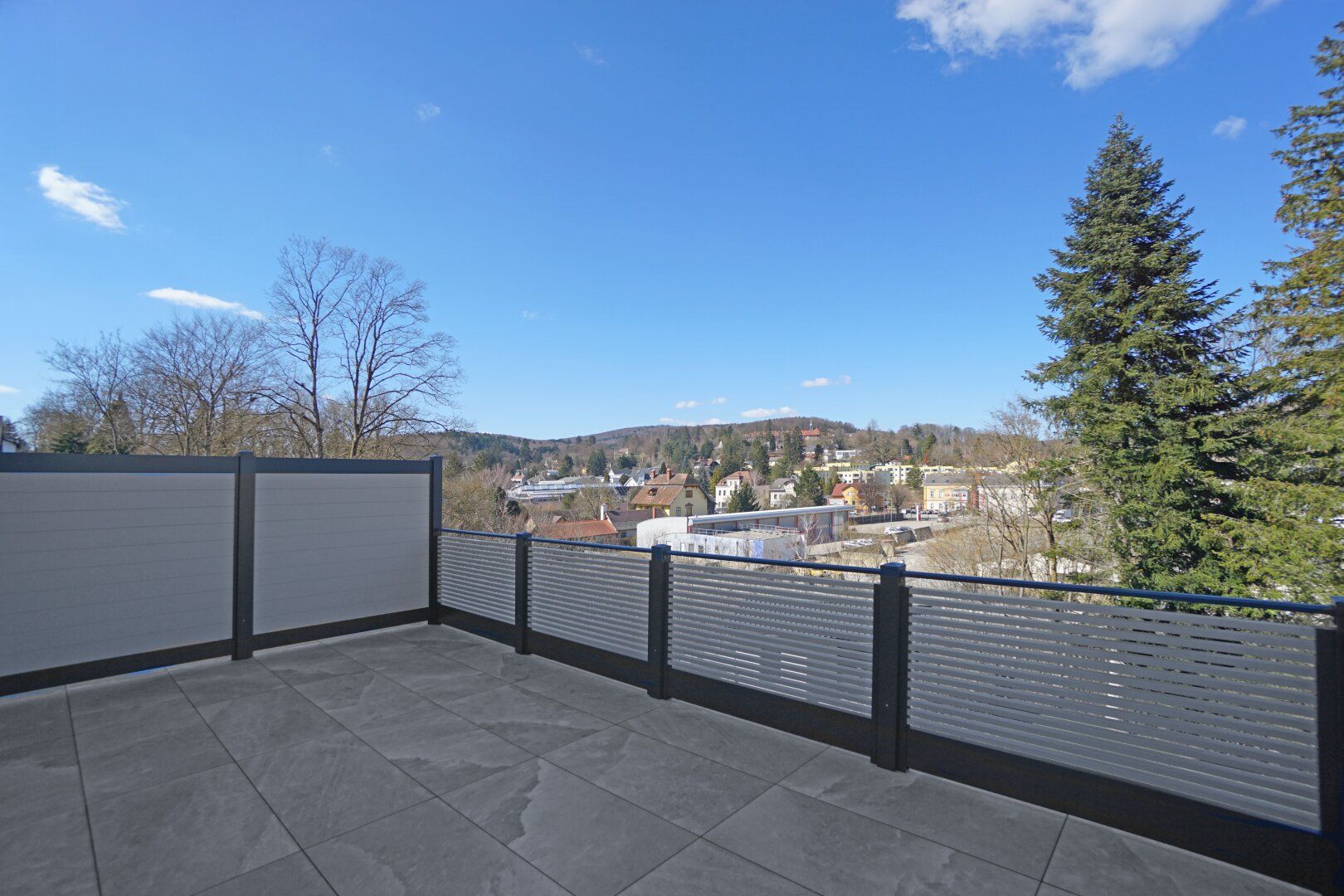 Erstbezug! Hochwertige moderne Doppelhaushälfte in zentraler Grünruhelage in Pressbaum, perfekt für Familien