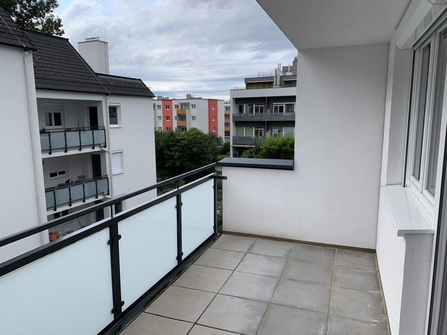 Neuwertige 2 Zimmerwohnung mit südwestlichen Balkon in Bester Lage von Wiener Neustadt!